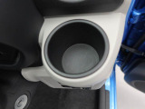 カップホルダーは運転席や助手席からちょうど手の届く位置です!!