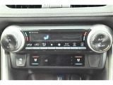 オートエアコン&シートヒーター&シートクーラー付きでお好きな温度に設定すれば自動的に温度を調節、車内を快適空間に仕上げてくれます。