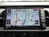 純正オプションで工賃込み209,660円の型番「VXU-215FTi」装着!。インテリアとの調和と操作のしやすさにこだわったフィット専用デザイン。大型の「9インチHD液晶モニター」により高画質を追求し