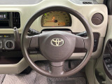インテリアに合わせたデザインのステアリングは、運転される方のことも考え、運転しやすい形状、大きさです。是非一度、実際に触ってお確かめください。