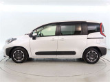 パワースライドドア付きだから、狭い駐車スペースなどでの 乗り降りラクラク!小さなお子さまのいるご家庭には嬉しい装備。