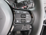 Hondaセンシングの機能のひとつ、アダプティブクルーズコントロール付!アクセルから足を離しても設定したスピードと前車との車間を保ち走行してくれます!車線維持もアシスト☆高速道路で疲労軽減ですね☆