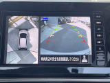 アラウンドビューモニターは4方のカメラで真上から車を見たようにモニターで確認ができる日産の自慢の装備です。是非実際の車で体感してみてください。