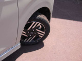 155/65R14タイヤ+専用アルミホイールです。スタッドレスタイヤや各種オプションのご注文も承っております(^^)!