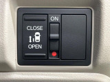 【パワースライドドア】スマートキーや運転席のスイッチでスライドドアの開閉が可能♪電動だから力を入れてドアを開ける必要が無く、小さいお子様でも、重い荷物を持っている時もラクに開け閉めできます♪