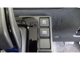『EVモード』はモーターのみで走行しガソリンを消費しないハイブリッド車ならではの環境にも優しい走行です