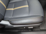 運転席の電動パワーシートとシートメモリーも付いています。