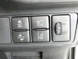 【衝突回避被害軽減装置・車線逸脱警報装置・先進ライト】のセットスイッチです。安全装備搭載でドライバーの安全をサポートします。