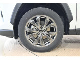 純正なので車に似合うデザインになっていますね。スタッドレスタイヤもご相談下さい。