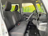運転席シート廻りは使用感も少なく、良好な状態となっています。前オーナー様が丁寧に使っていたことがよくわかりますね。