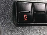 VSC(滑りやすい路面での横滑りを抑え車両の安定性を保つための機能)搭載ですが、雪道などから脱出する時はOFFすると脱出しやすくなる場合があります