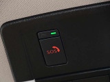 「SOSコール」が付いています。交通事故や急病などの緊急時に、専門のオペーレーターが消防司令センターや警察に迅速に連絡し、緊急車両の手配をサポートします。