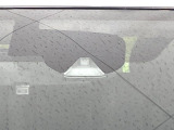 【エマージェンシーブレーキ】走行中に前方の車両等を認識し、衝突しそうな時は警報とブレーキで衝突回避と被害軽減をアシスト。より安全にドライブをお楽しみいただけます。