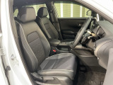 乗降がしやすい運転席。高さが調節できて小柄な方でも運転しやすいポジションをとることができます。