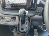 【インパネシフト】シフトがインパネにあるから足元が広々☆運転席から助手席への移動も楽にできちゃいますね☆運転に疲れたときはササッと代わってもらっちゃいましょう!
