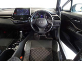 視界良好、操作しやすい運転席です。