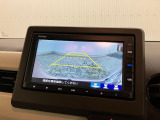 【バックカメラ】リバースにするだけで映ります、後方の安全確認や、狭い駐車場での車庫入れ、雨の日や夜間など視界の悪い時に便利です!安全にバックする為には欠かせない装備です。