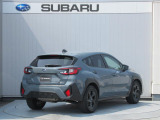 安全性能に強いこだわりを持つスバル車は、スポーティな外観デザインながらピラー(柱)形状やドアミラーの位置を工夫し、全方位での死角を低減しています。
