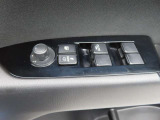 運転席のパワーウインドースイッチ部です。よく触れる場所だからこそ、使用状態があらわれますよね。ぜひこうした所もチェックしてください。