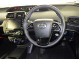 運転席まわりです。 各操作スイッチは使いやすい位置に配置されてます。