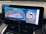 【パノラミックビューモニター】専用のカメラにより、上から見下ろしたような視点で360度クルマの周囲を確認することができます☆死角部分も確認しやすく、狭い場所での切り返しや駐車もスムーズに行えます。