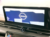 【メーカー純正ナビ】インテリアに溶け込むスタイリッシュな「専用設計」メーカーナビを装備♪視認性や操作性など基本性能にも優れ、より上質なカーライフをお楽しみいただけます。