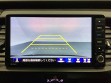 バックでの車庫入れも安心です! リアカメラが付いているバックモニター付のナビを装備しております。操作線もついており距離感も画面から確認できます。