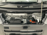 お客様に気持ち良く乗っていただけるよう、工具を使わず取り外せる部品は全て取り外し清掃しております。シート可動の場合は、シートを動かし裏側まで清掃を行っております。