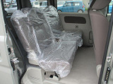 女性の方ももちろんですが、運転席側、助手席側の足元スペースが広いので男性の方が運転しても窮屈になりにくいですよ!