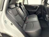 運転席や助手席だけでなく、カーテンエアバッグも装備しています。側方からの衝撃からもしっかりお客様を守ってくれます。