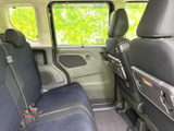 運転席側後部座席
