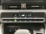 オートエアコンは温度を設定するだけで、自動で風量などを設定してくれます。運転しながら操作も必要ないので、安全性も向上します。