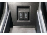 USBソケットがついていますのでコードを繋げばスマートフォンなどの充電が出来ます!