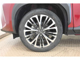 純正なので車に似合うデザインになっていますね。スタッドレスタイヤもご相談下さい。