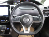 運転が楽しくなる明るく開放的な運転席まわりです。