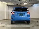 バックカメラが付いているので後方確認が非常にしやすいです。今や運転初心者も熟練者も必須装備!ついていて損はないですね♪