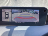 狭い場所での駐車やすれ違いなどでより的確な運転操作に役立つ360&deg;ビューモニターが装備されています。