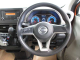 運転が楽しくなる明るく開放的な運転席まわりです。