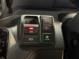 電子制御パーキングブレーキは信号待ちでも便利。いつもより運転がラクになるはずです。