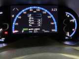 視認性に優れたメーターを採用しており、走行中でも車速や情報が分かりやすく表示されます。運転時の視線移動をむりのない範囲に抑え、快適で安心感のあるドライブをサポートします。