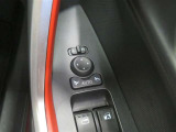 電動格納ミラー! スイッチひとつでミラーを畳めます。