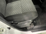 痛みの出やすい運転席シートの角、フロアマット、座面、ともに良好です