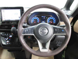 運転が楽しくなる明るく開放的な運転席まわりです。