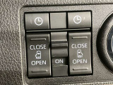 両側パワースライドドアを採用しており、運転席から簡単に開閉操作が可能です。駐車場や狭い場所でも扱いやすく、乗車時・降車時の負担を軽減します。