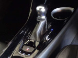 電動パーキングブレーキ・ブレーキホールドを装備してます。ホールド機能は信号待ちが多い一般道で疲労軽減になり、大好評です!