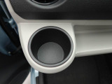 カップホルダーは運転席や助手席からちょうど手の届く位置です!!