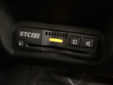 ETCが付いてます。ETC搭載車しか通過できないスマートICが利用できるようになりますよ!現在スマートICの設置箇所も増えてきているので、高速道路利用の幅が広がりますね☆