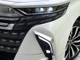 【シーケンシャルターンランプ付きLEDヘッドライト】人気の『流れるウィンカー』付きのLEDヘッドライトを装備♪高級感はもちろん、点灯時は存在感たっぷりで他車からも認識されやすく安心です。