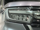 LEDヘッドライトは、点灯の瞬間から最大光量を発揮し、突然暗くなるトンネルなどでの安定感を高めます。