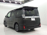 広々とした車内空間に優れた燃費性能。更にデザインも上質で人気のお車です!